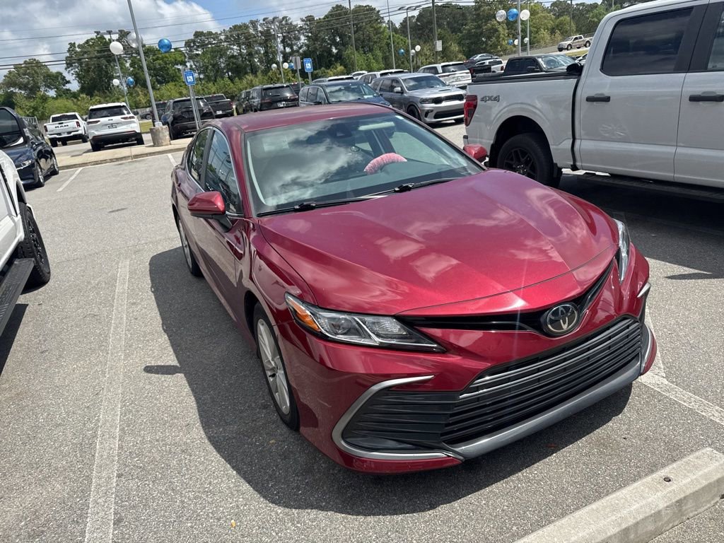 Used 2022 Toyota Camry LE image 3