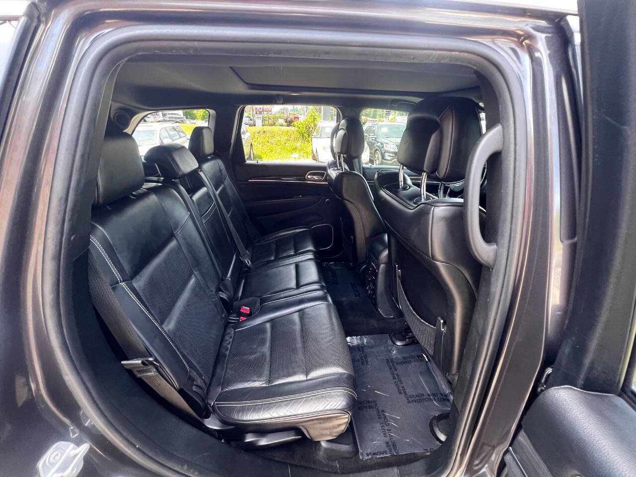 Used 2017 Jeep Grand Cherokee Overland w/ Jeep Active Safety Group AWD/4WD image 11