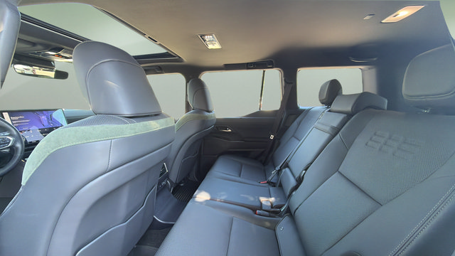 Used 2024 Lexus GX 550 AWD/4WD image 12