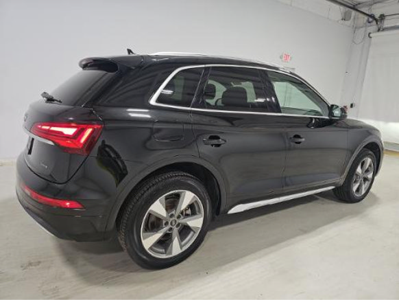 Used 2023 Audi Q5 2.0T Premium w/ Convenience Package AWD/4WD image 2