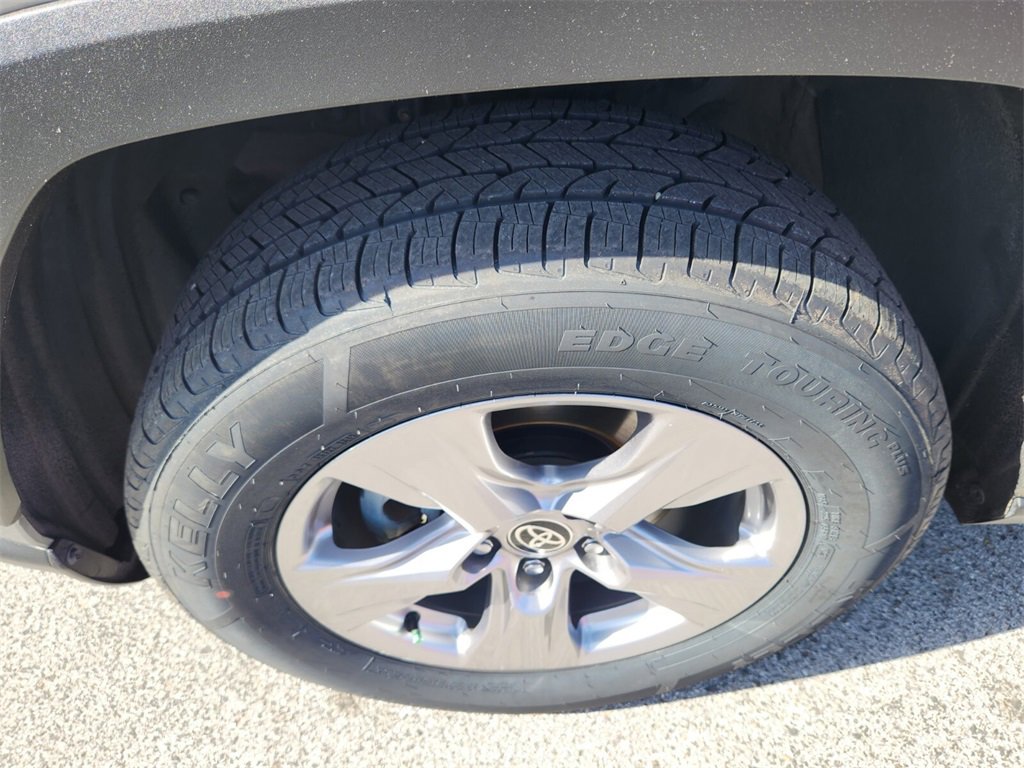 Used 2022 Toyota RAV4 XLE image 25