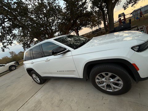 Used 2022 Jeep Grand Cherokee Limited RWD image 3