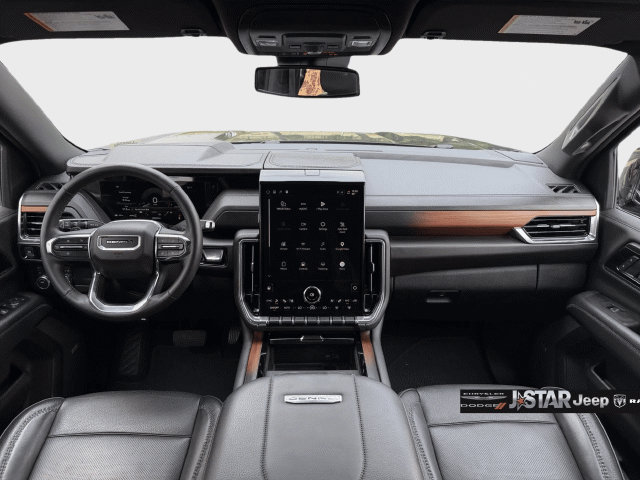Used 2025 GMC Yukon XL Denali AWD/4WD image 9