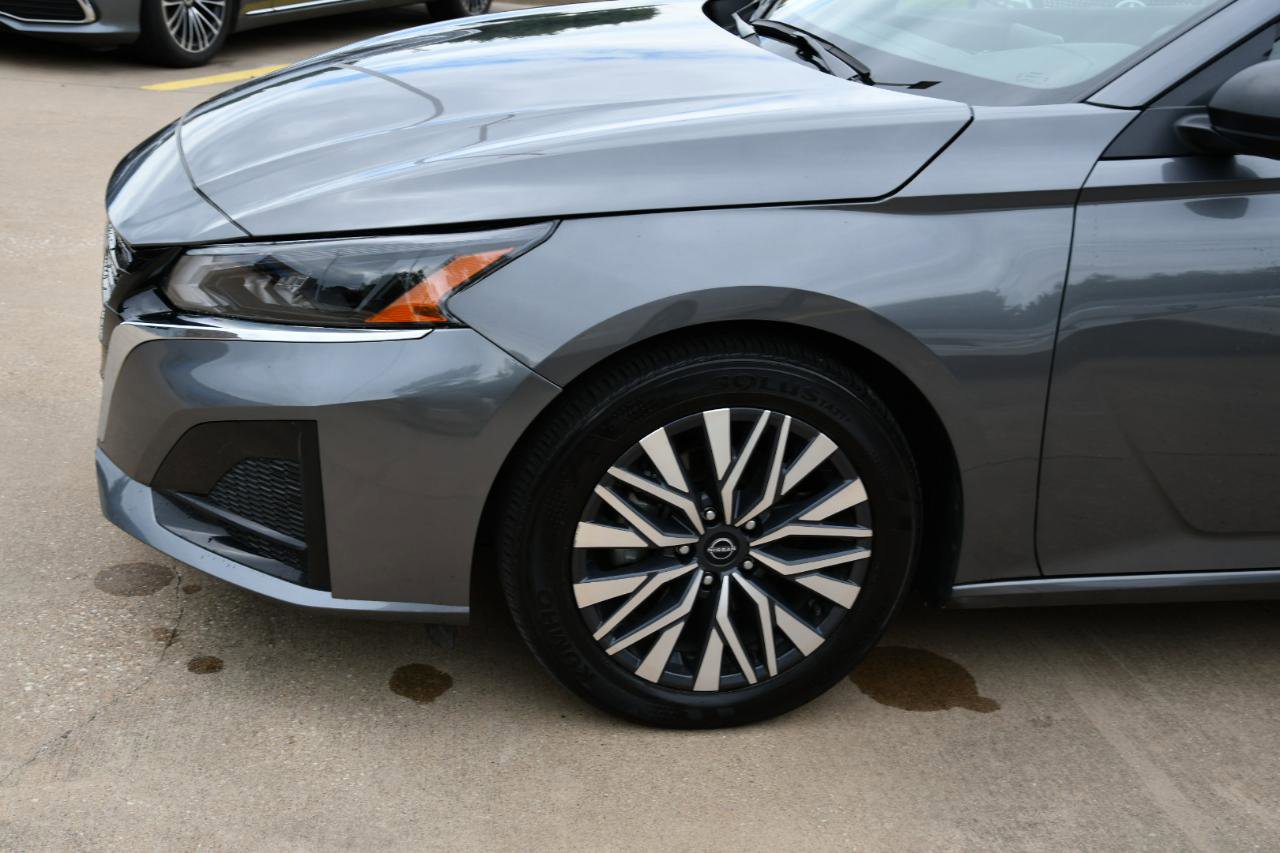 Used 2024 Nissan Altima 2.5 SV image 4