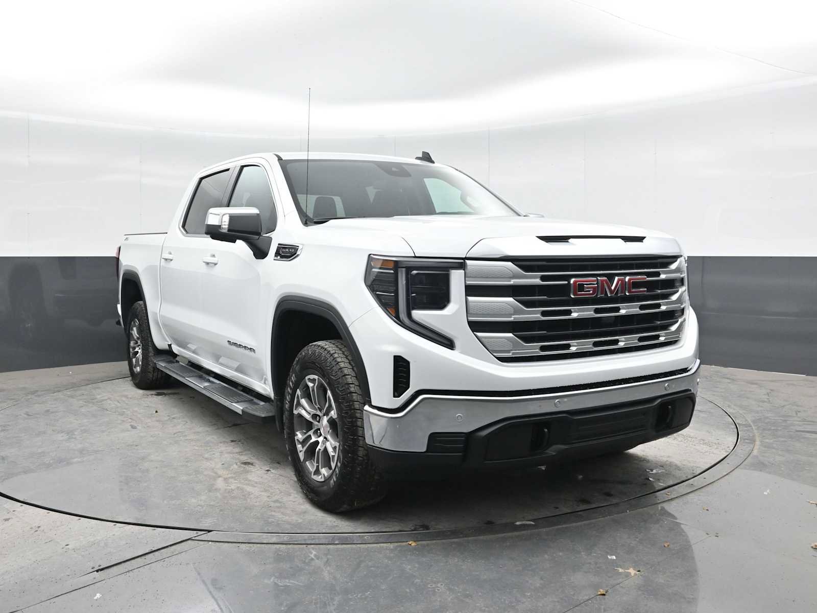 New 2026 GMC Sierra 1500 SLE image 1