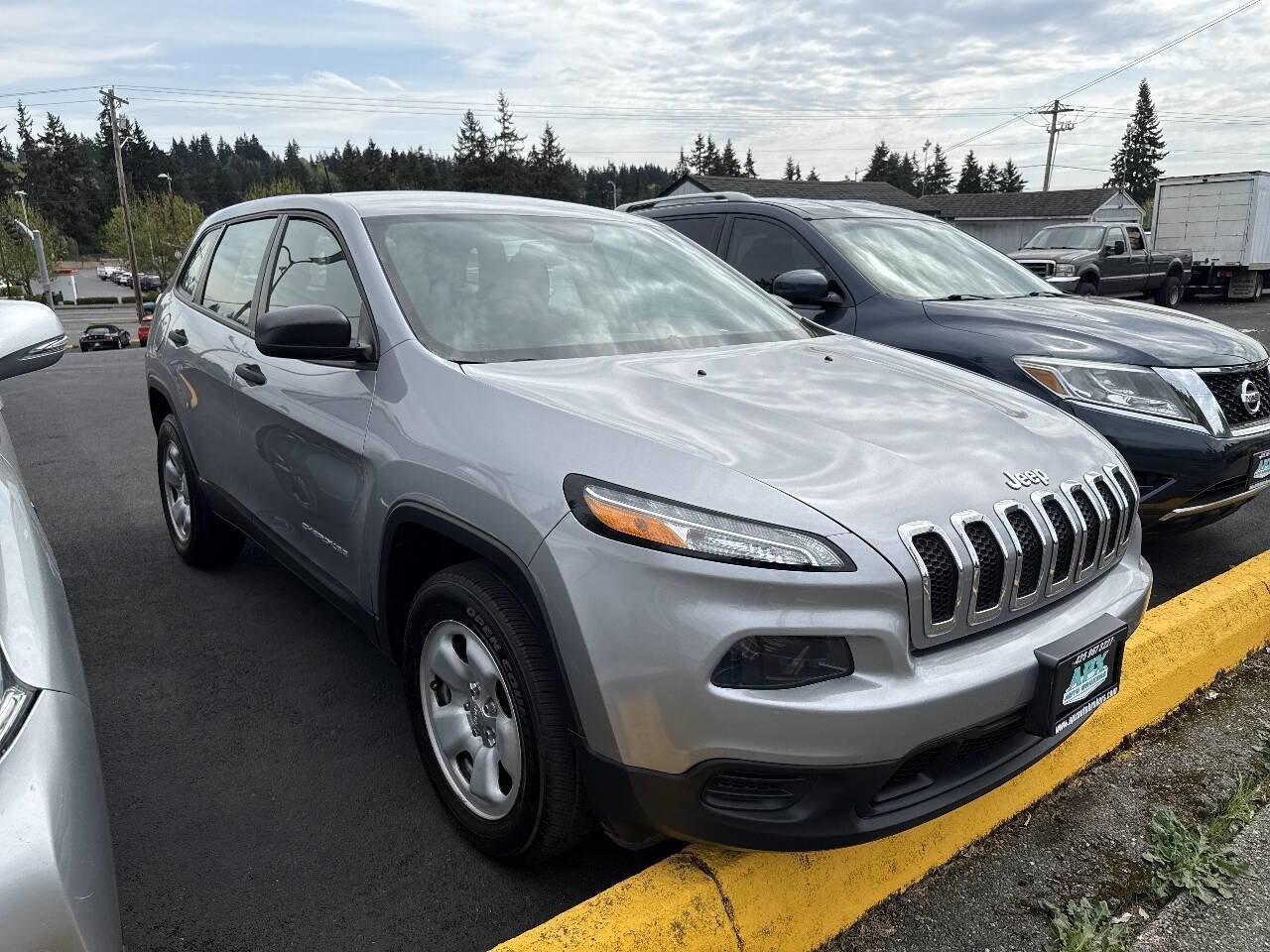 Used 2014 Jeep Cherokee Sport AWD/4WD image 4