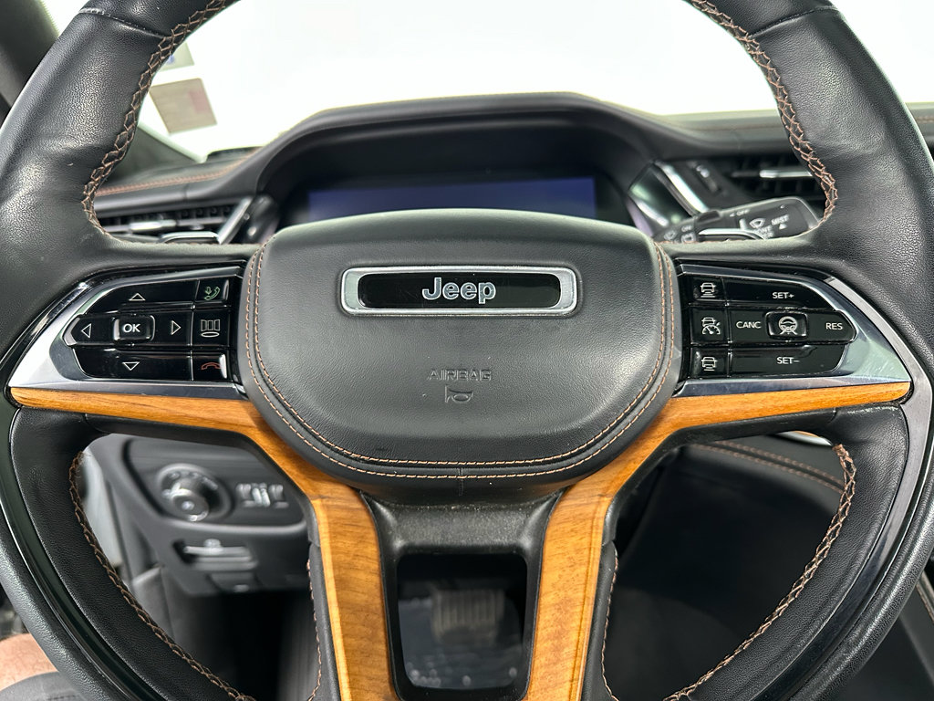 Used 2022 Jeep Grand Cherokee Summit AWD/4WD image 16