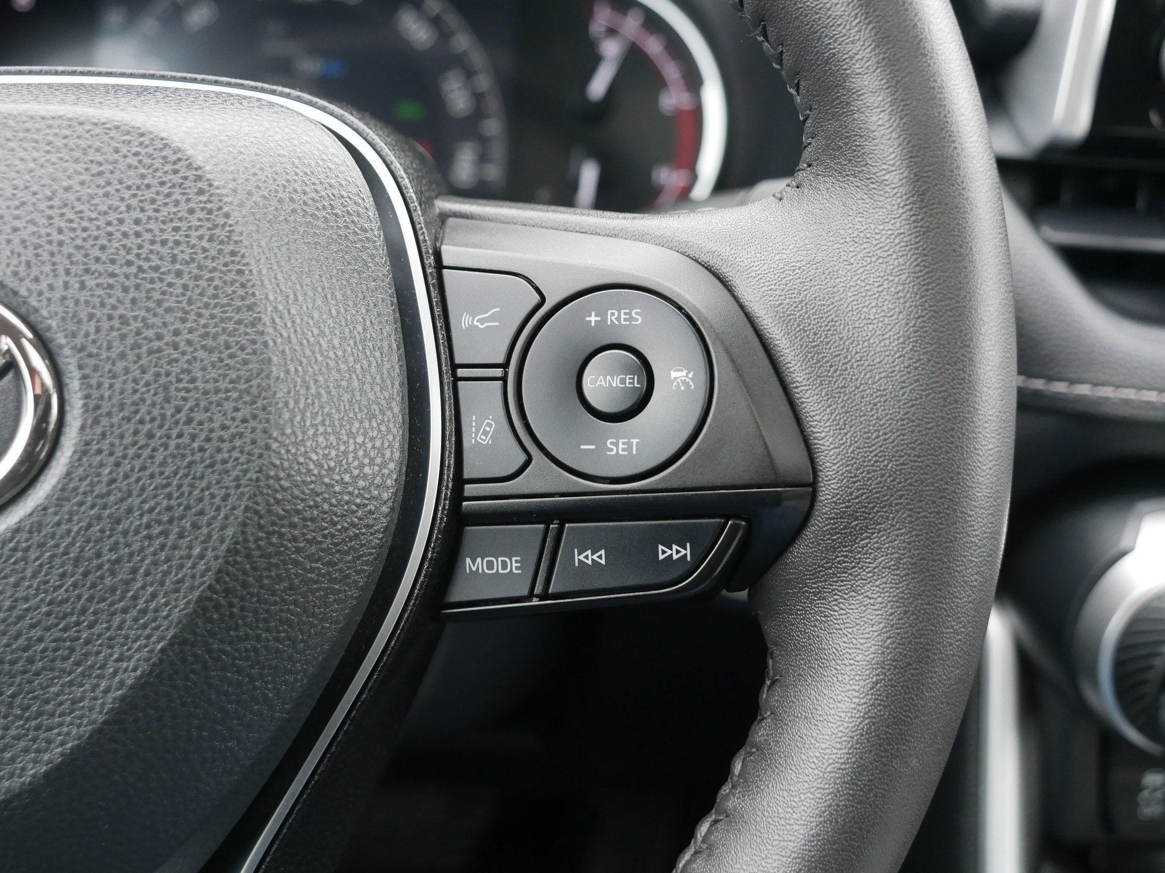 Used 2023 Toyota RAV4 XLE w/ Convenience Package image 30