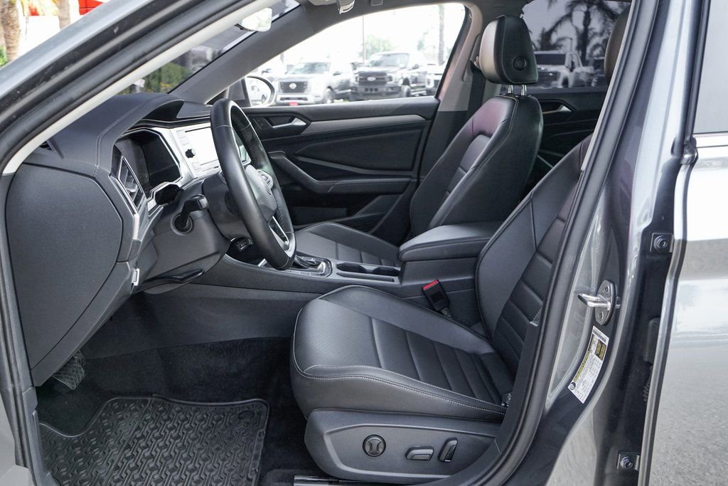 Used 2022 Volkswagen Jetta SE image 17