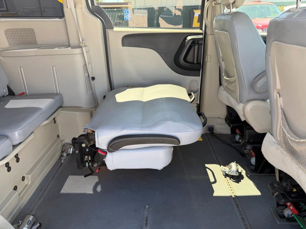 Used 2014 Dodge Grand Caravan SE w/ Quick Order Package 29E SE FWD image 42
