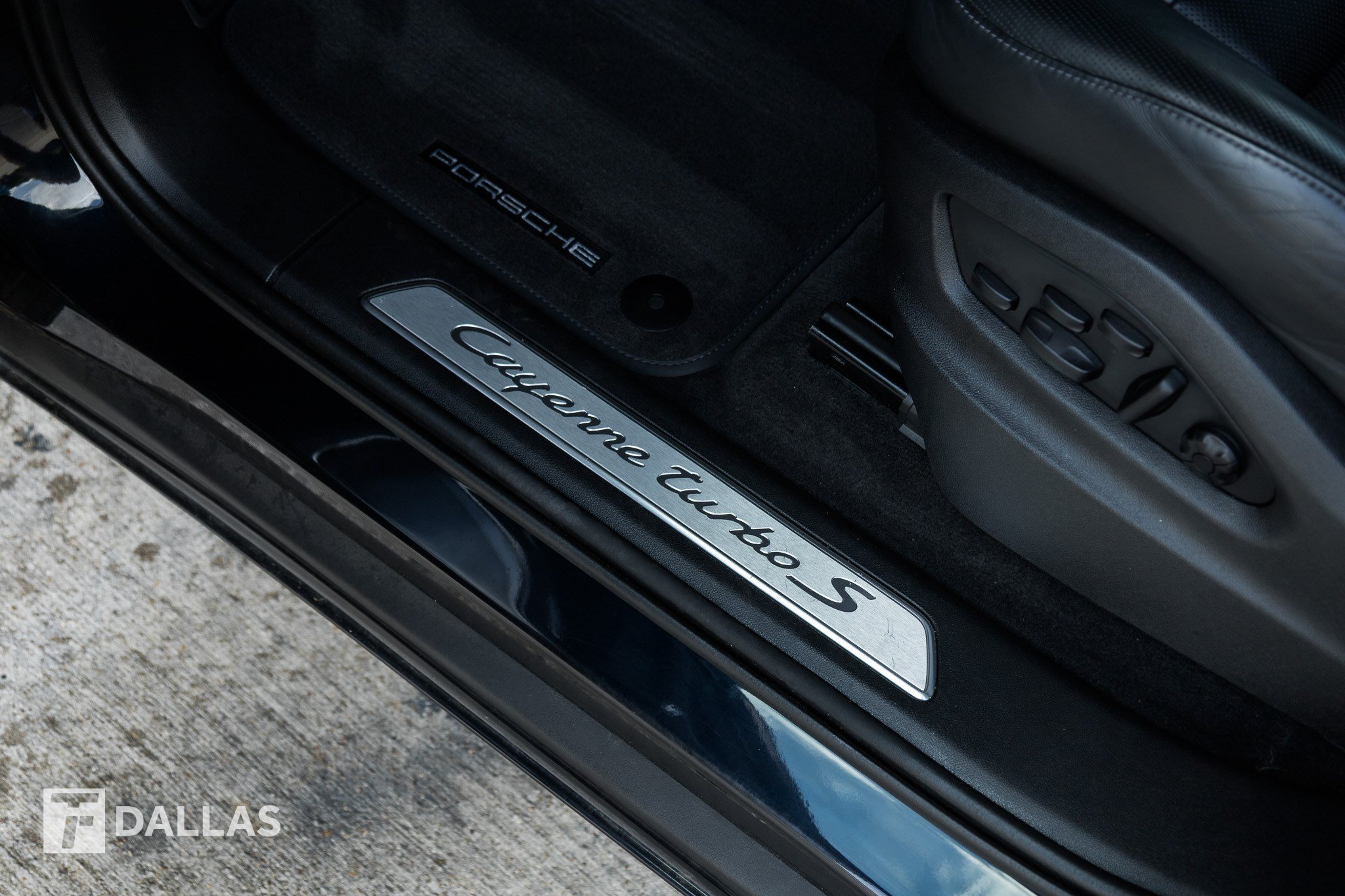 Used 2023 Porsche Cayenne Turbo S AWD/4WD image 19