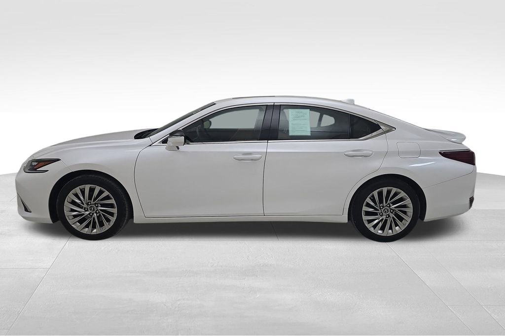 Used 2023 Lexus ES 300h Ultra Luxury image 6