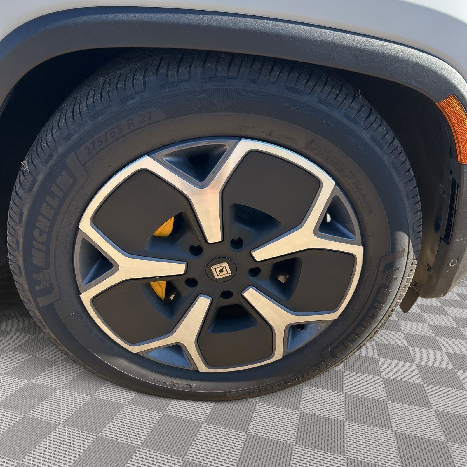 Used 2024 Rivian R1S Adventure image 15