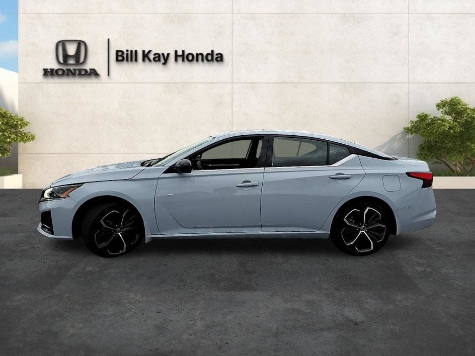 Used 2023 Nissan Altima 2.5 SR w/ SR Premium Package FWD image 7