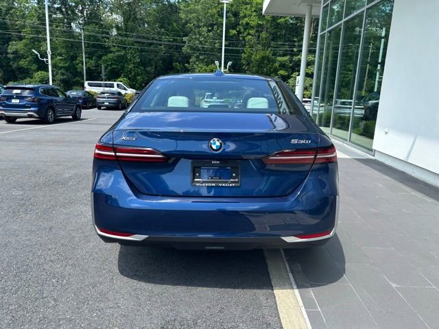Used 2026 BMW 530i xDrive w/ Premium Package image 7