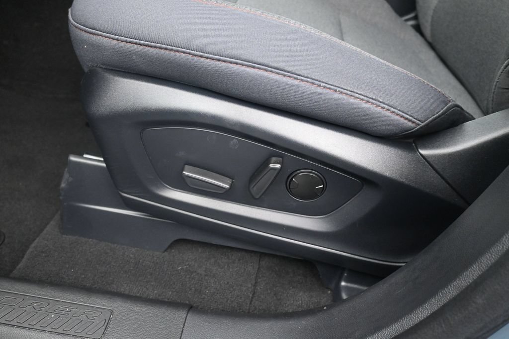 Used 2025 Ford Explorer Active RWD image 19