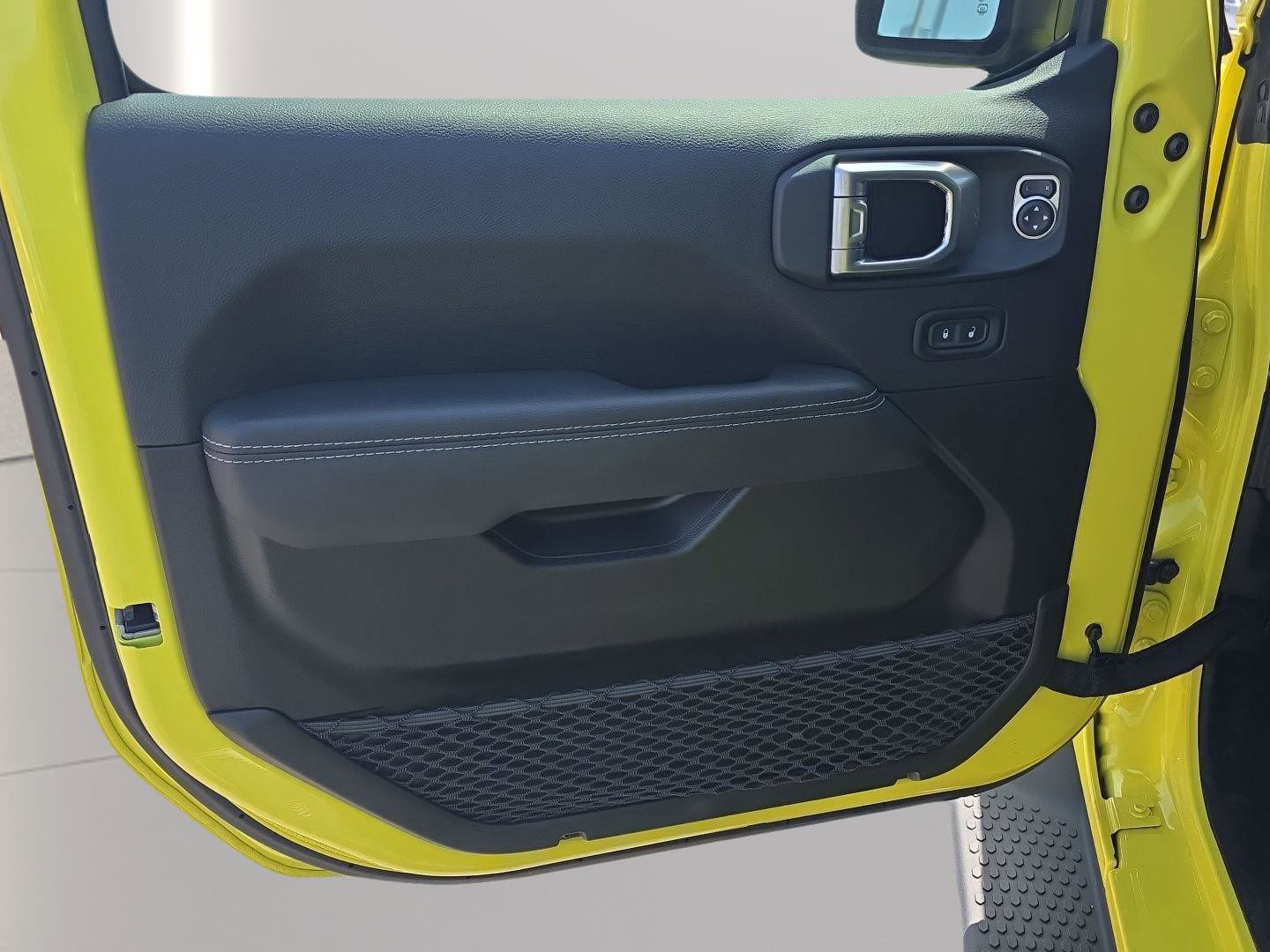 Used 2023 Jeep Wrangler Sahara w/ Cold Weather Group image 27