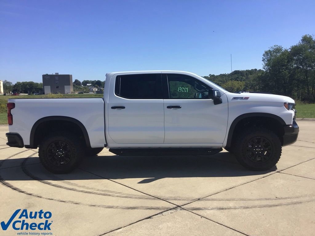 Used 2025 Chevrolet Silverado 1500 ZR2 w/ Technology Package image 2