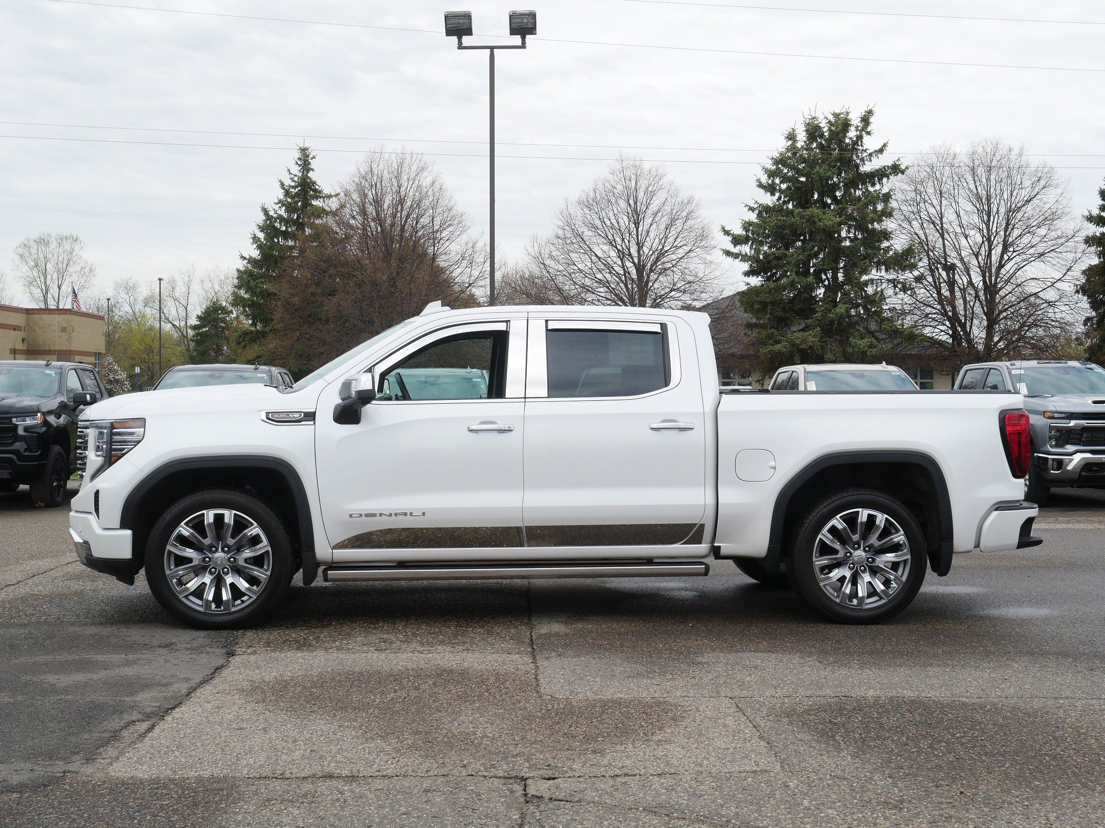 Used 2024 GMC Sierra 1500 Denali AWD/4WD image 4