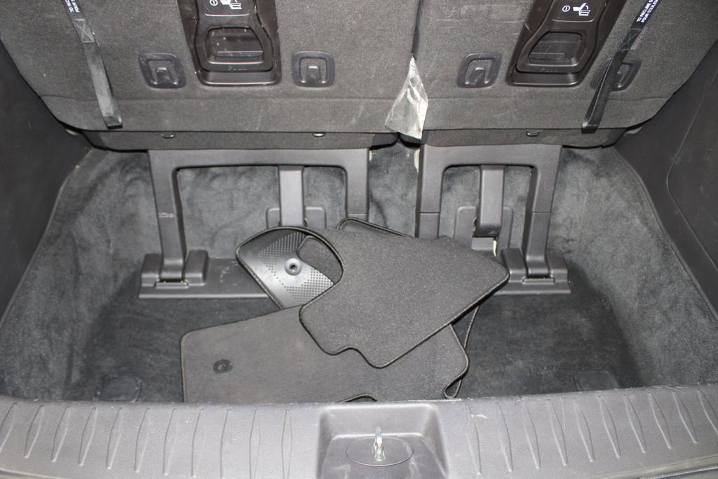 Used 2024 Kia Carnival LX image 16