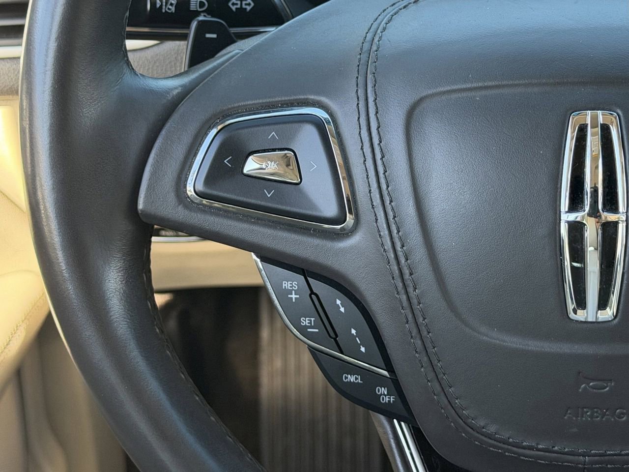 Used 2020 Lincoln MKZ Reserve w/ Monochromatic Package image 24