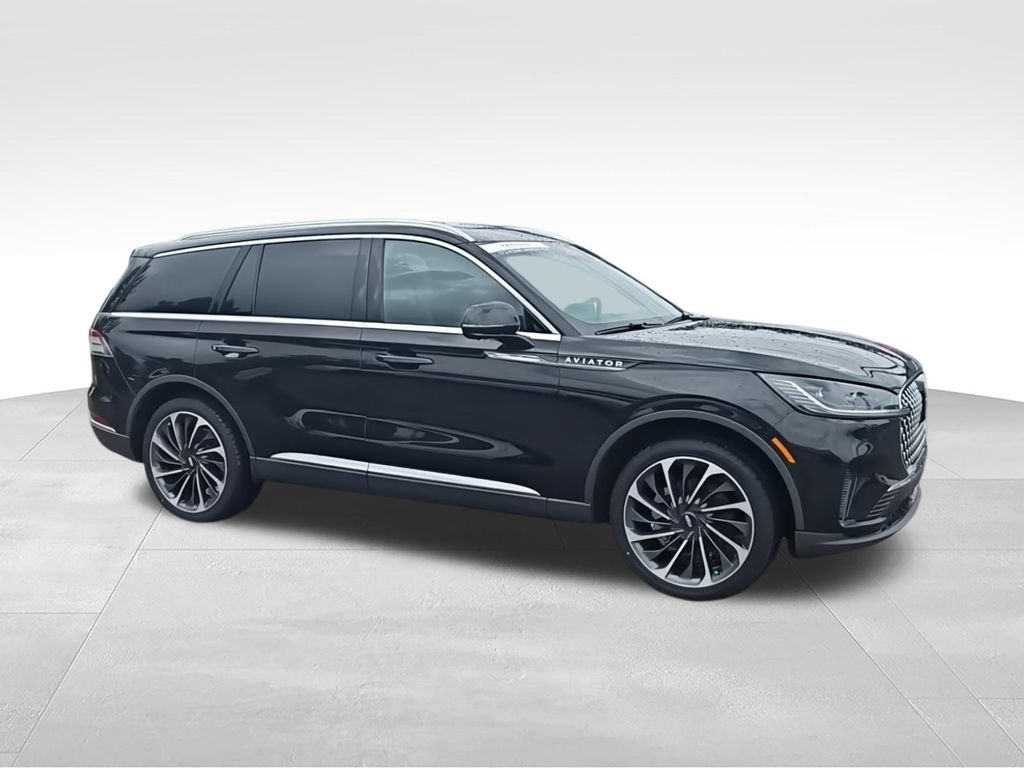 Used 2025 Lincoln Aviator Reserve w/ Equipment Group 201A AWD/4WD image 2