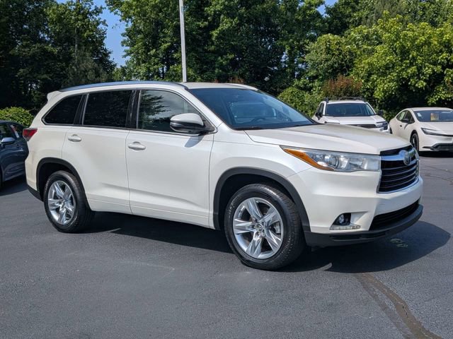 Used 2016 Toyota Highlander Limited w/ Driver Technology Package FWD image 2