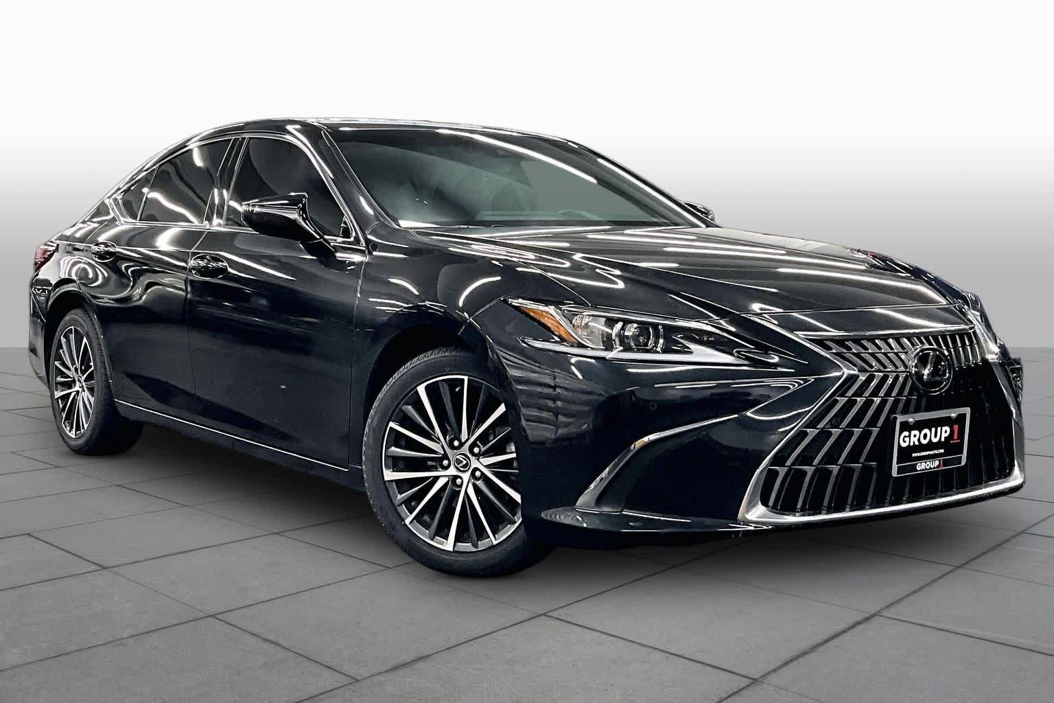 Used 2025 Lexus ES 300h w/ Premium Package FWD image 3