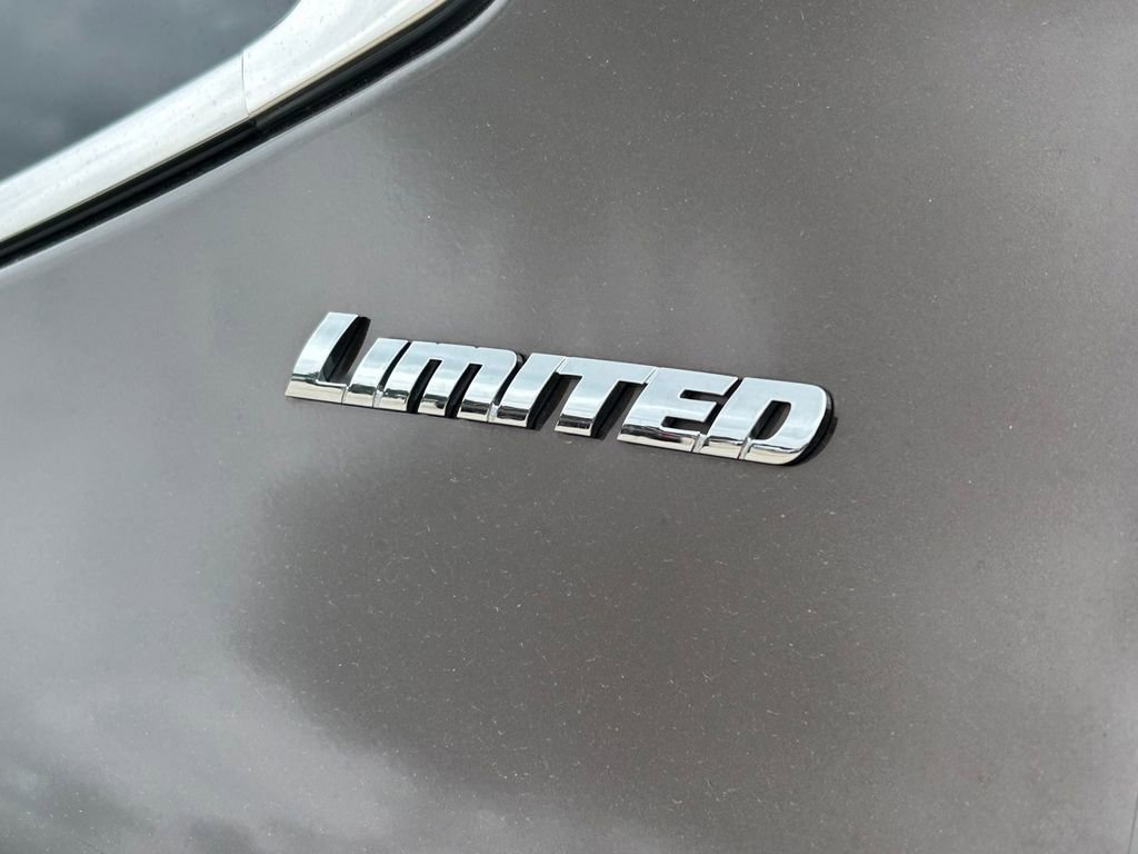 Used 2024 Toyota Tundra Limited AWD/4WD image 15