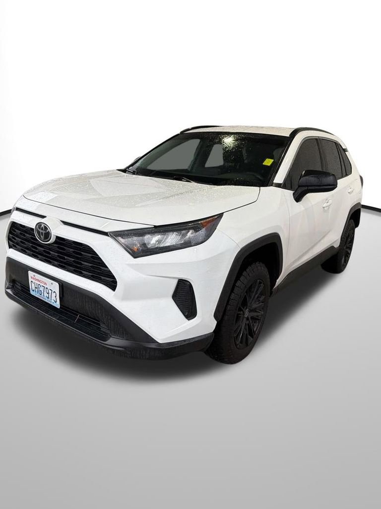 Used 2021 Toyota RAV4 LE image 12