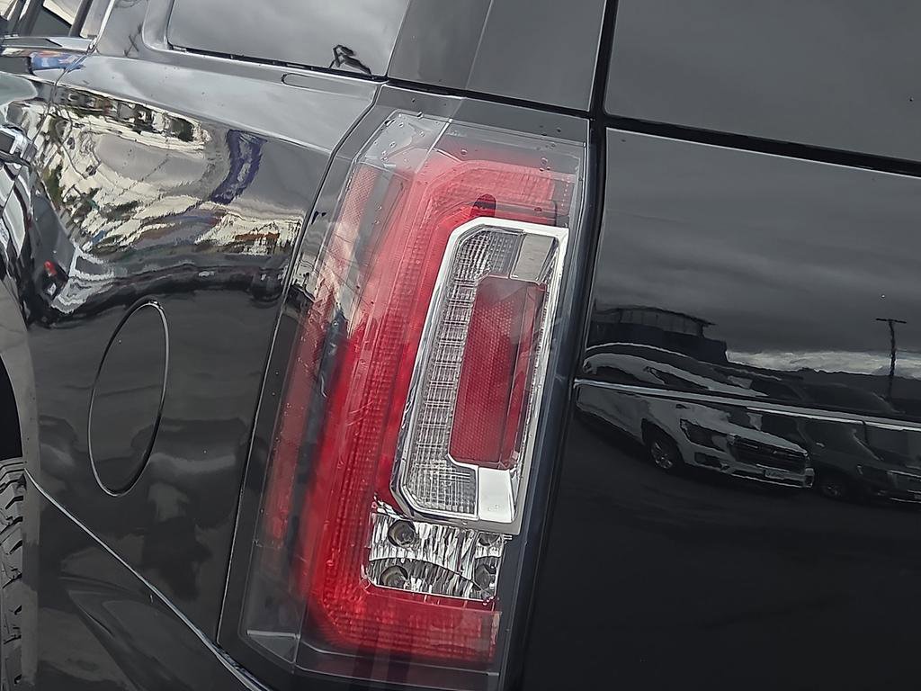 Used 2018 GMC Yukon Denali AWD/4WD image 9