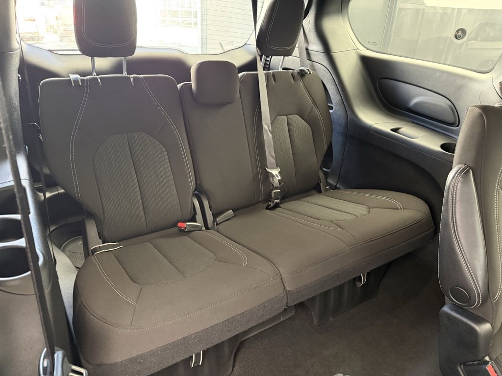 Used 2023 Chrysler Pacifica Touring image 55