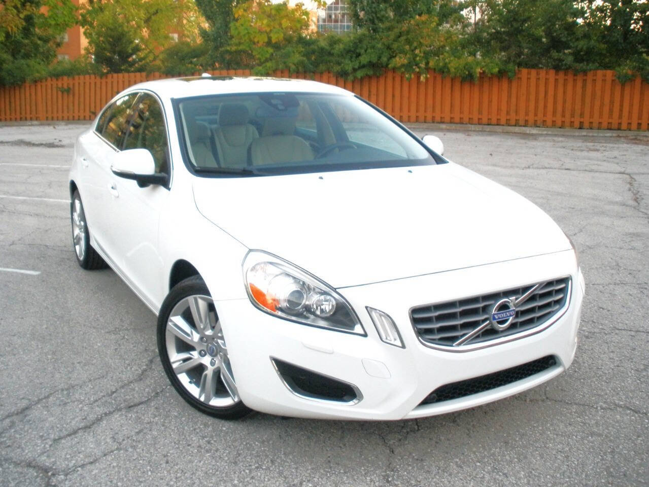 Used 2013 Volvo S60 T5 image 2
