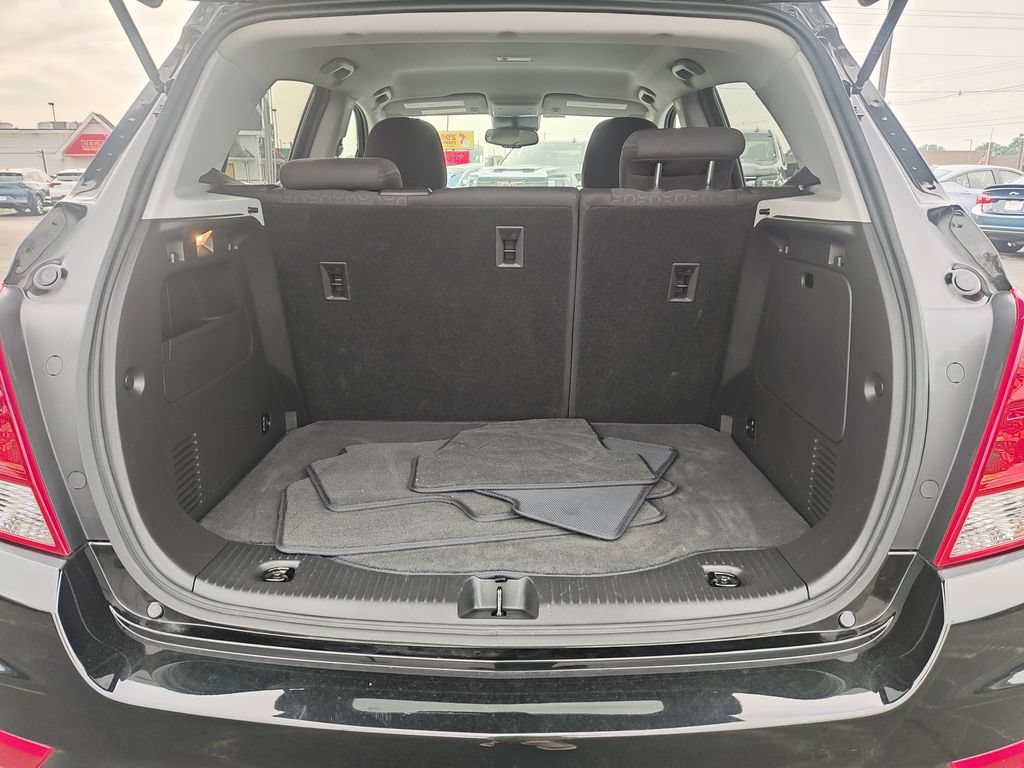 Used 2022 Chevrolet Trax LS w/ Tint and Cruise Package FWD image 9