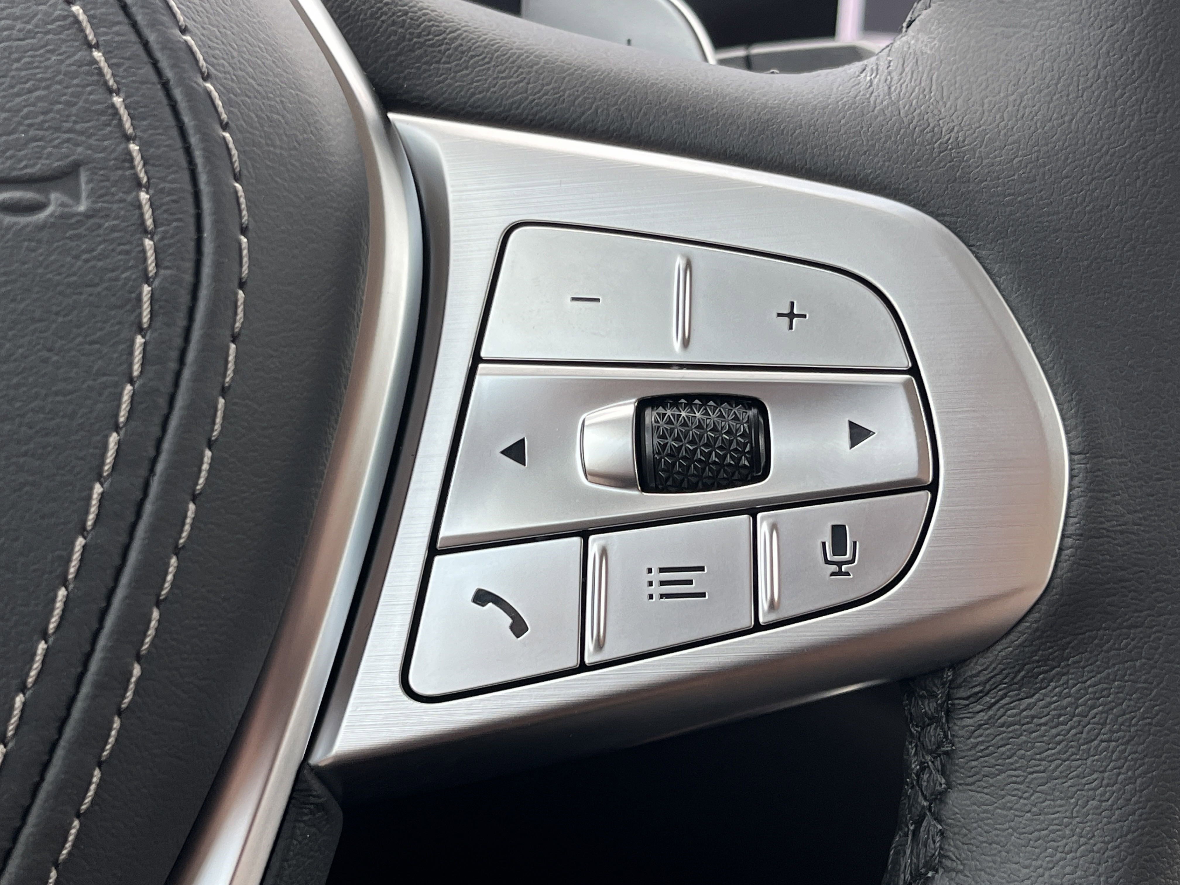New 2026 BMW X7 xDrive40i w/ Premium Package image 14