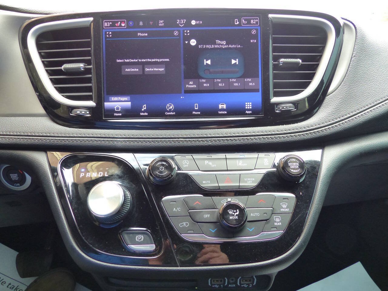 Used 2025 Chrysler Pacifica Select FWD image 43