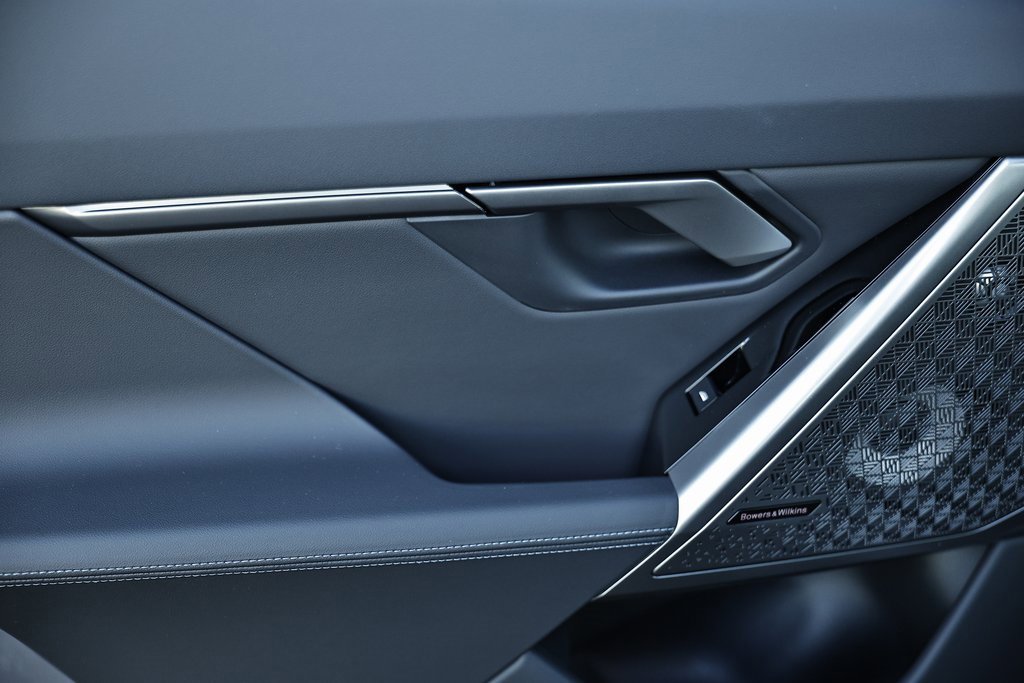 New 2026 BMW 550e xDrive w/ Premium Package image 24