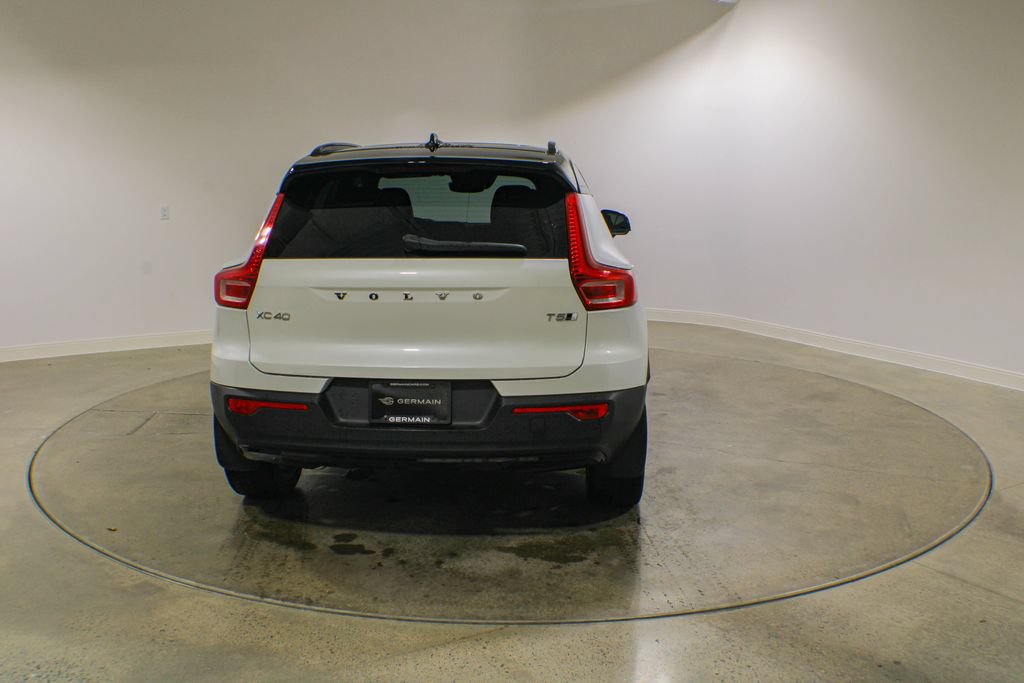 Used 2022 Volvo XC40 T5 R-Design w/ Climate Package AWD/4WD image 4