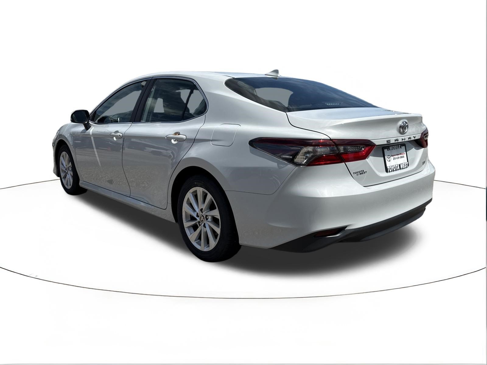 Used 2023 Toyota Camry LE FWD image 5