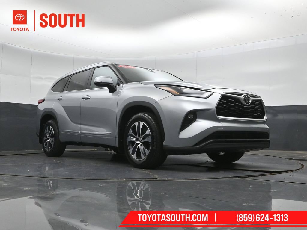 Used 2023 Toyota Highlander XLE AWD/4WD image 43