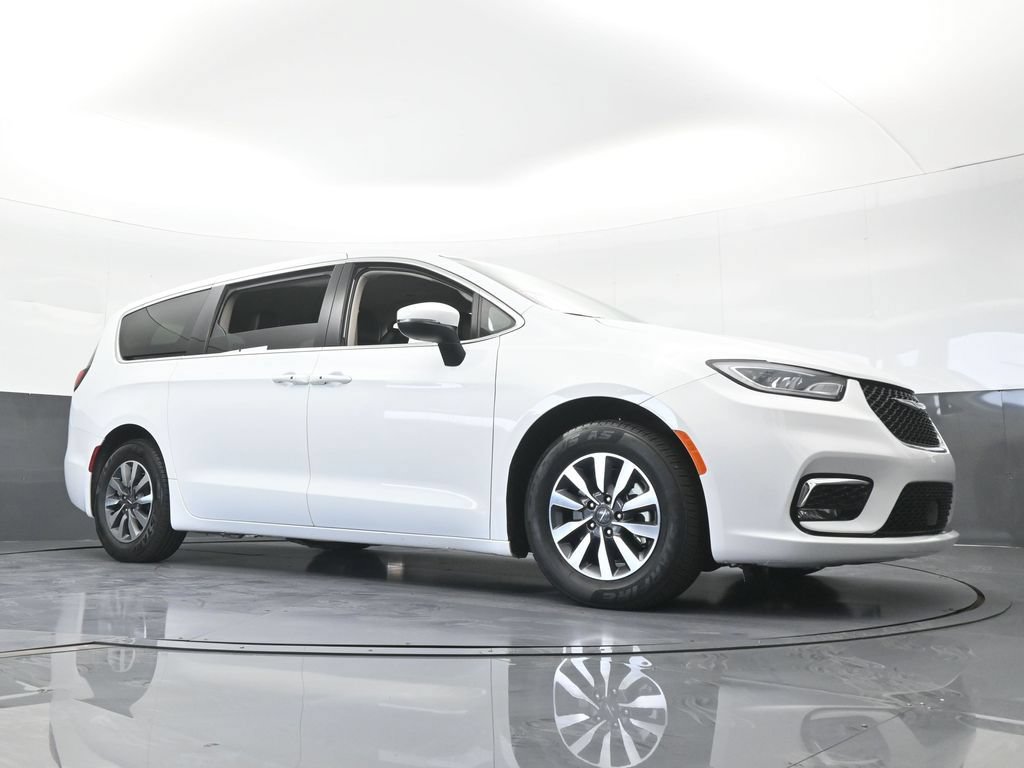 Used 2023 Chrysler Pacifica Touring-L FWD image 63