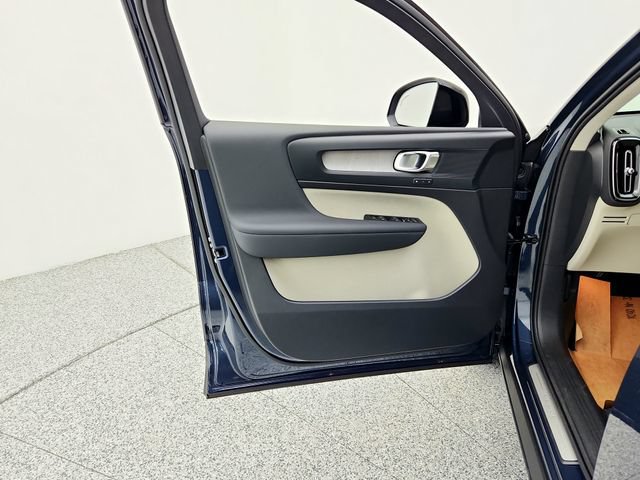 New 2026 Volvo XC40 B4 Plus w/ Climate Package FWD image 23