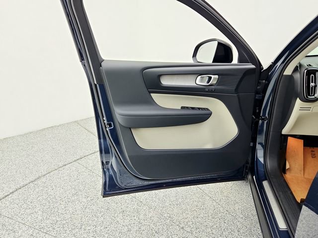 New 2026 Volvo XC40 B4 Plus w/ Climate Package image 23