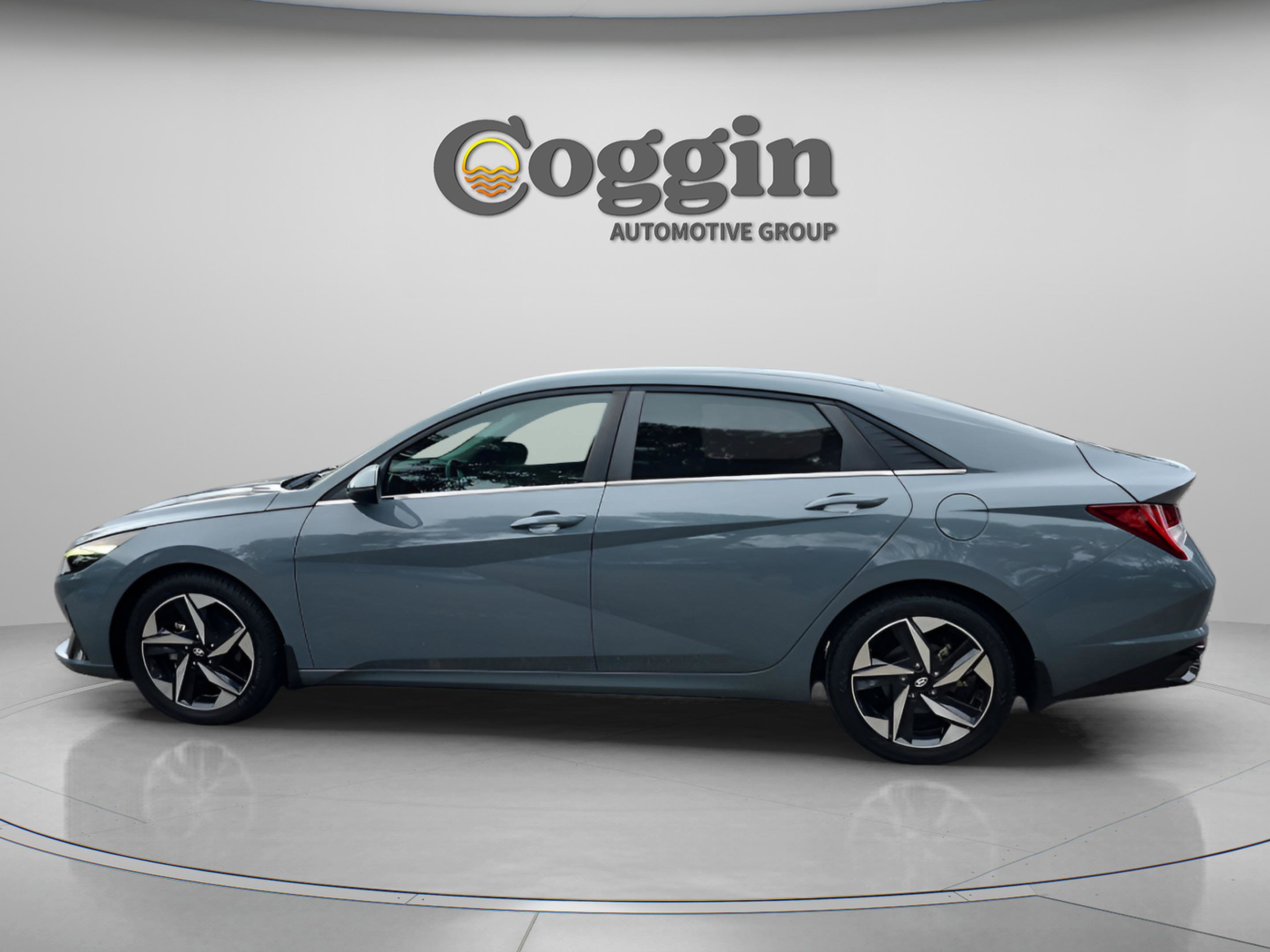 Used 2022 Hyundai Elantra Limited image 2