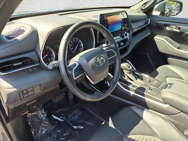 Used 2021 Toyota Highlander XSE FWD image 10