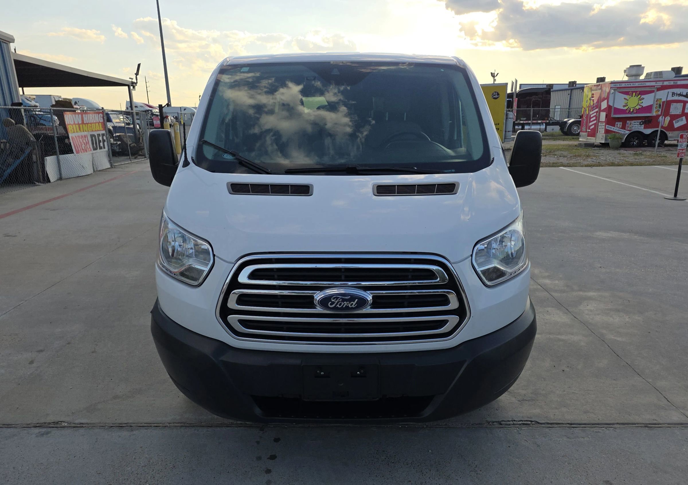 Used 2018 Ford Transit 350 XLT image 4