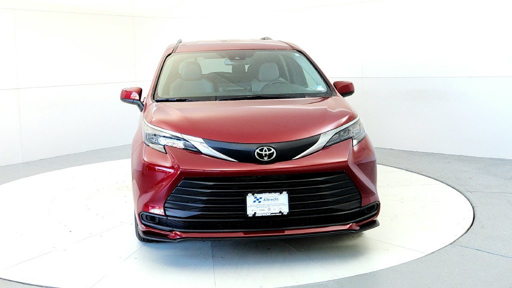 New 2026 Toyota Sienna LE AWD/4WD image 8