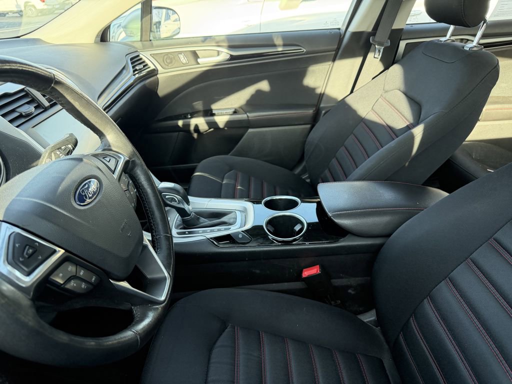 Used 2013 Ford Fusion SE FWD image 3