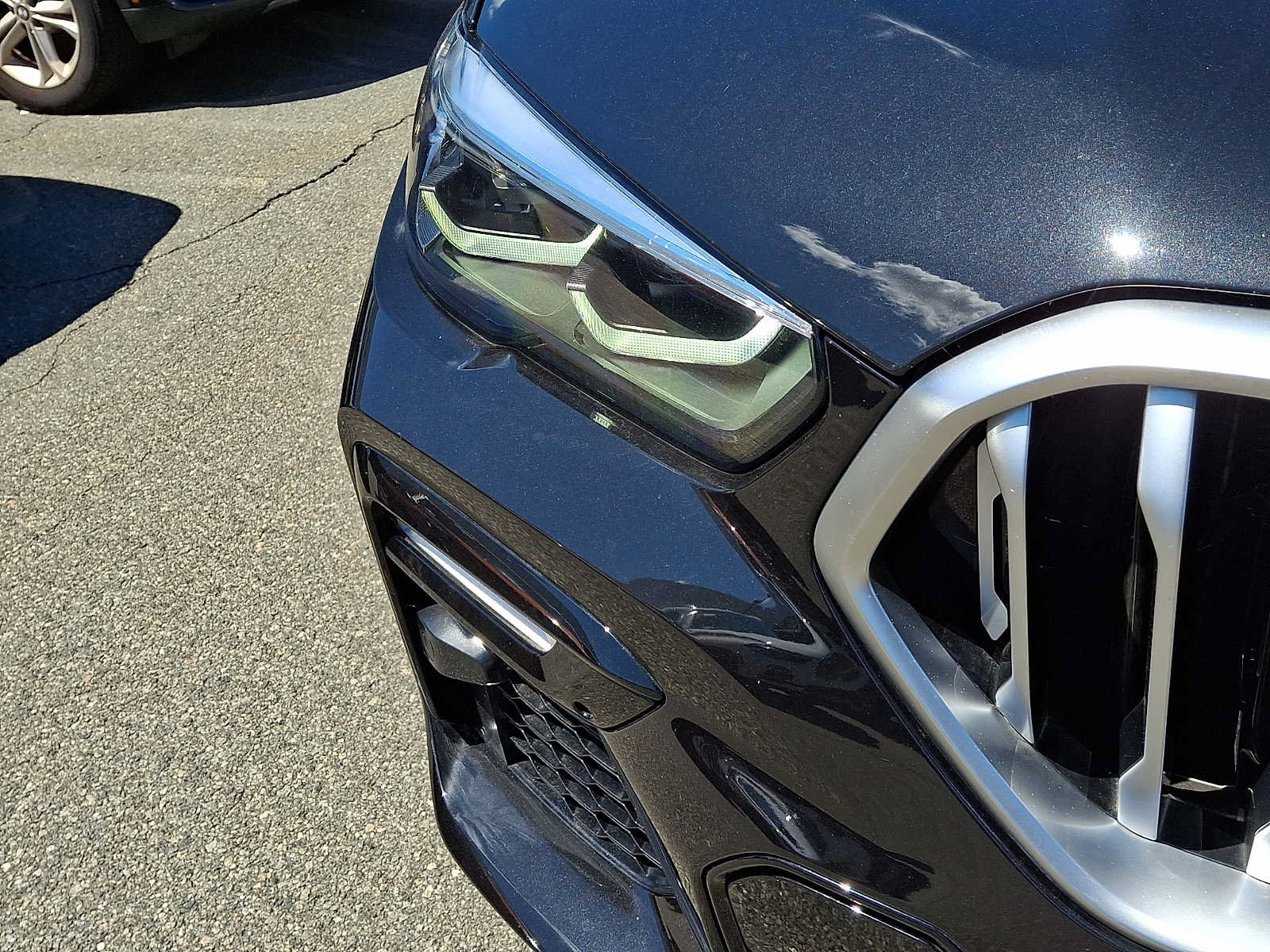 Used 2022 BMW X6 xDrive40i w/ M Sport Package AWD/4WD image 9