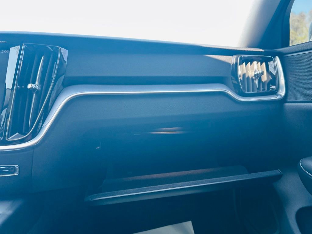 Used 2020 Volvo S60 T5 Momentum image 42